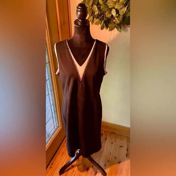 🔥JM Studio by John Meyer Black and White V-neck Dress Sleeveless🔥 - Picture 1 of 12